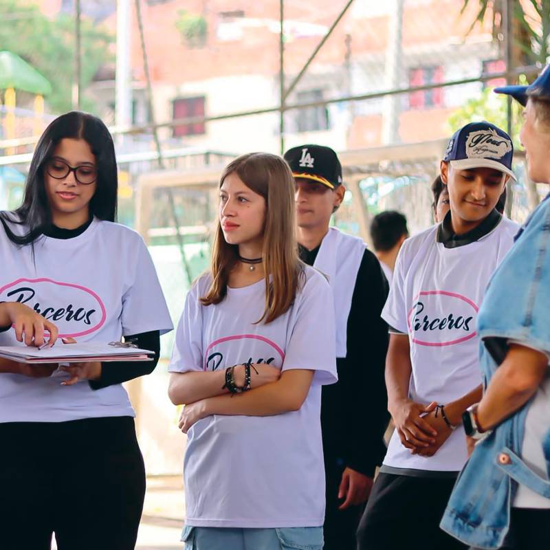 María Yecenia Noreña Estrada (Abajo) es una de las embajadoras más conocidas del programa Parceros que busca salvar vidas de jóvenes. FOTO JULIO CÉSAR HERRERA