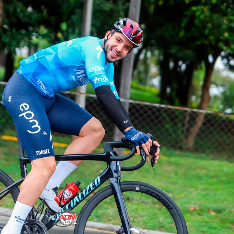 Hodeg es el vigente campeón panamericano de ruta, título que le devolvió confianza tras sufrir un accidente de tránsito el cual por poco lo aleja del deporte. Busca ser profeta en su tierra Montería. FOTO Team Medellín-EPM