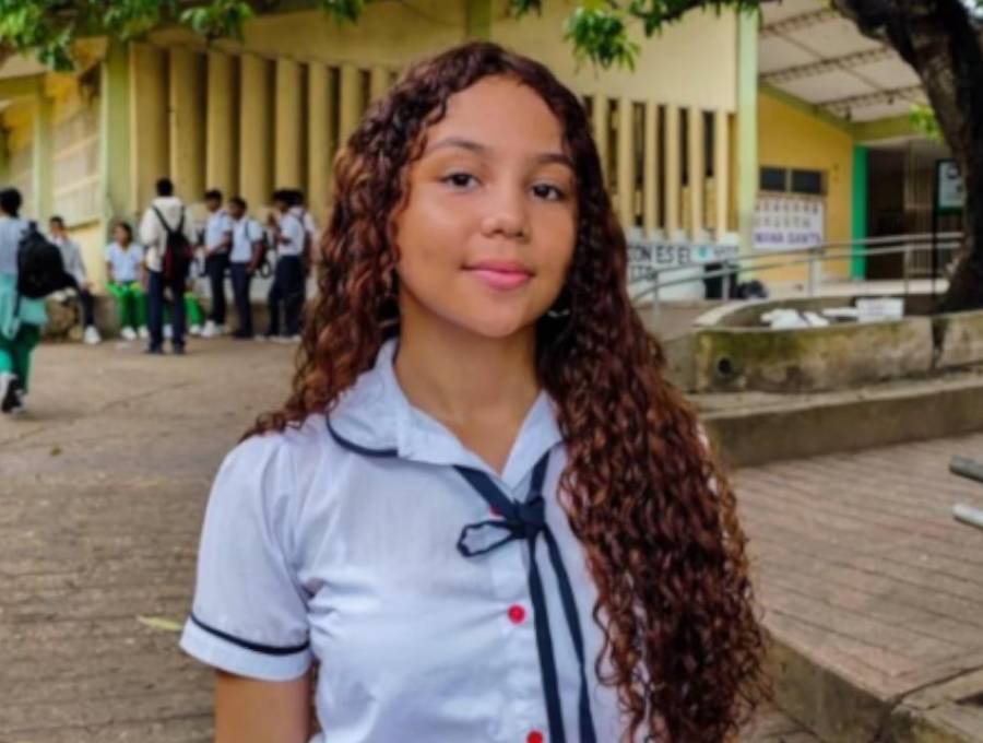 Daniela <b>Marcela Flórez </b>es una de las 25 estudiantes seleccionadas que viajará a conocer la Nasa. Foto: Alcaldía de Sincelejo