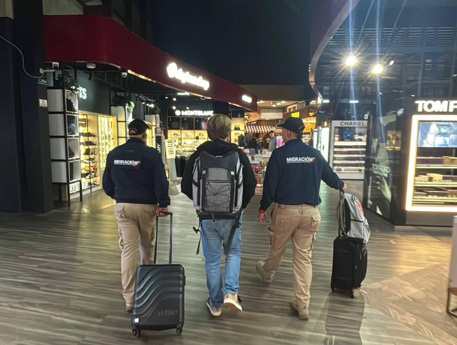 El extranjero fue devuelto a Estados Unidos, donde será procesado en un tribunal del estado de Colorado. Se le investiga por narcotráfico y homicidio. FOTO: <b>CORTESÍA MIGRACIÓN COLOMBIA</b>