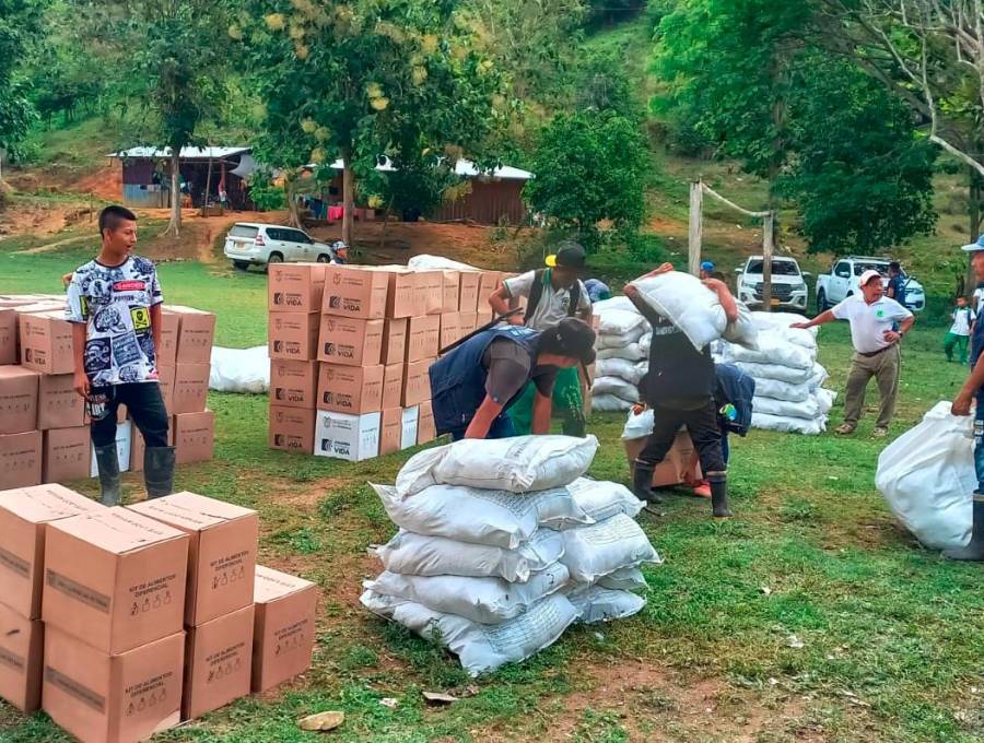 Más de 20 toneladas de víveres distribuyó la Unidad para las Víctimas en Segovia y Remedios para los afectados de la violencia. FOTO: CORTESÍA