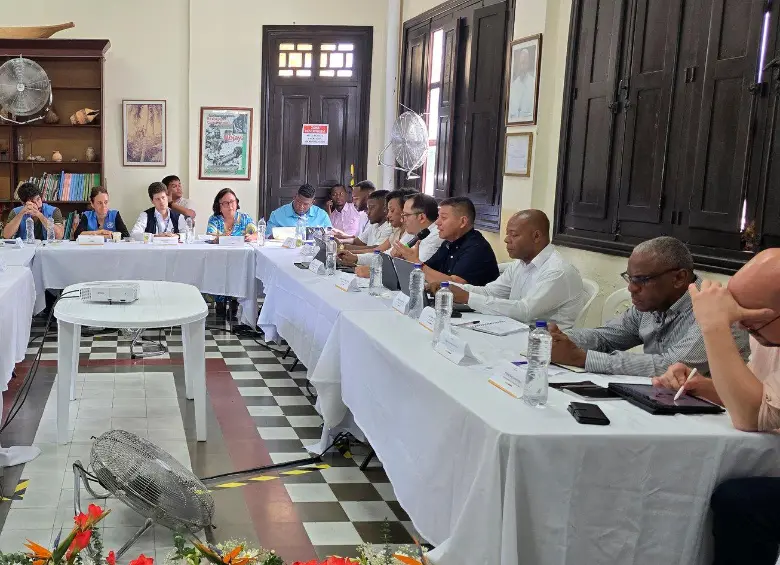 La mesa de conversación se reanudó este 17 de septiembre y se puso un plazo de dos semanas para trazar la nueva hoja de ruta. FOTO CORTESÍA 