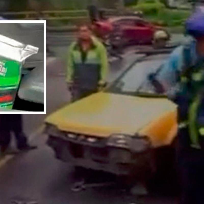 El conductor de este vehículo amarillo se le encontró una caja de aguardiente al lado de su asiento. Cuando le iban a inmovilizar el carro, arrolló a un agente de tránsito. FOTO: CORTESÍA