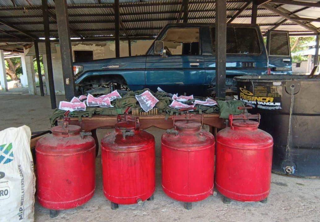 <span class="mln_uppercase_mln">Comando</span><b><span class="mln_uppercase_mln"> estratégico de la Fuerza Armada de Venezuela mostró los elementos incautados durante el operativo en la frontera con Colombia. FOTO: TELEGRAM</span></b> <span class="mln_uppercase_mln">Comando</span><b><span class="mln_uppercase_mln"> estratégico de la Fuerza Armada de Venezuela mostró los elementos incautados durante el operativo en la frontera con Colombia. FOTO: TELEGRAM</span></b>