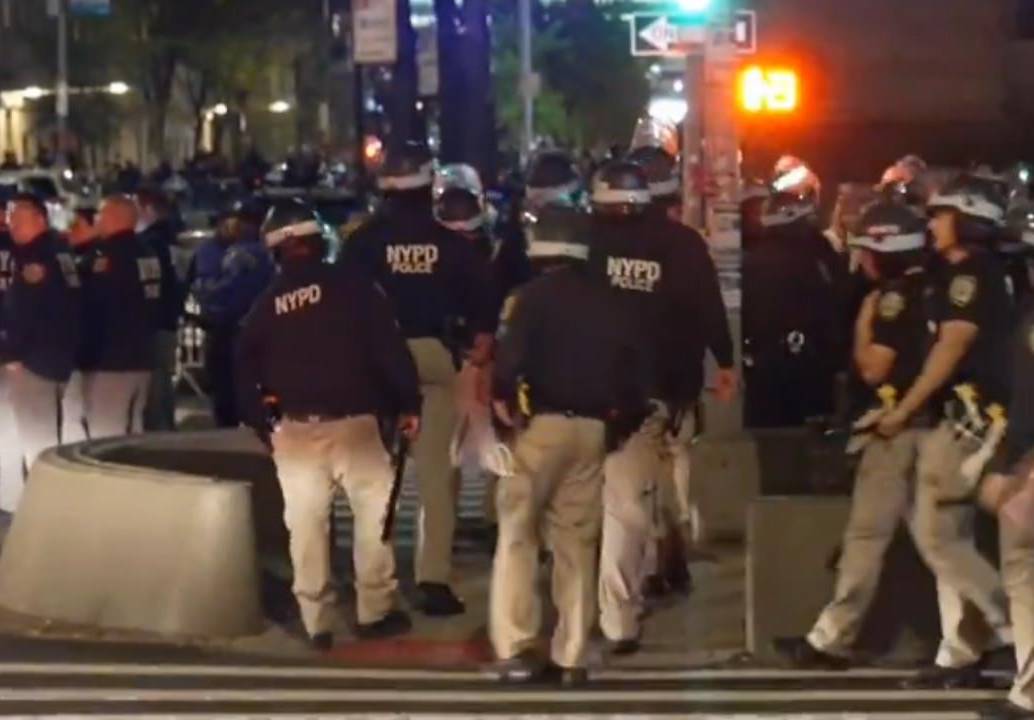 Policía de New York interviene en la protesta palestina. FOTO: Capturas de video
