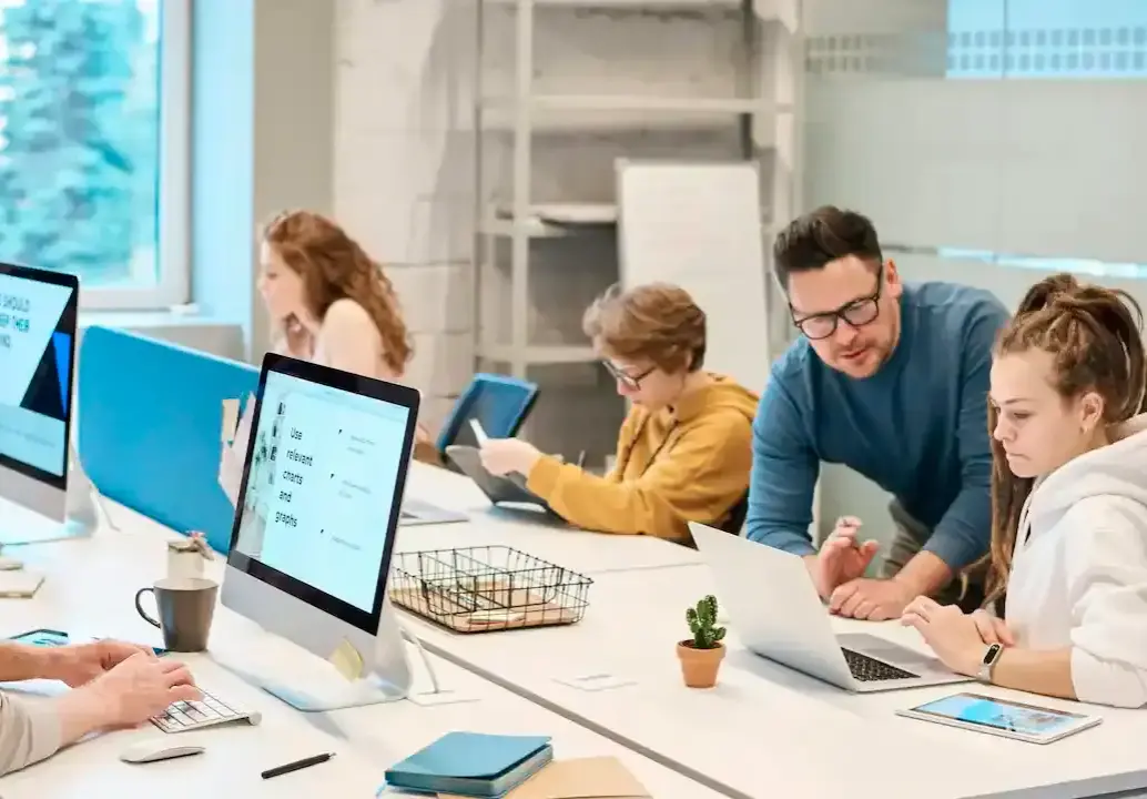 Emtelco busca talento en todo el país con más de 1.300 ofertas laborales en sectores de call center, BPO y servicio al cliente. FOTO: GETTY Emtelco busca talento en todo el país con más de 1.300 ofertas laborales en sectores de call center, BPO y servicio al cliente. FOTO: GETTY