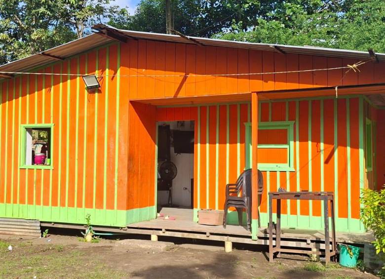 La casas que conforman el corregimiento están hechas madera y sostenidas sobre estacas conocidas como palafitos. Este tipo de construcciones forma parte de la tradición y cultura de Puerto Girón. Foto: Andrea Lara.