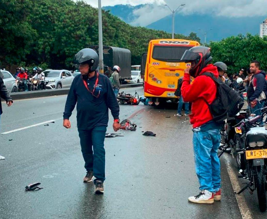 Este accidente, registrado en la mañana de este lunes, dejó dos personas muertas a la altura de la Feria de Ganado. FOTO: CORTESÍA Este accidente, registrado en la mañana de este lunes, dejó dos personas muertas a la altura de la Feria de Ganado. FOTO: CORTESÍA