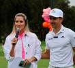 Camilo Villegas y su esposa María Ochoa en la inauguración del Torneo de Golf en Llanogrande organizado por la Fundación Mia’s Miracles. FOTO CORTESÍA MIAS MIRACLES