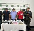 A los hombres que tenían retenido al hombre de 39 años no solo les hallaron armas sino estupefacientes. FOTO: POLICÍA