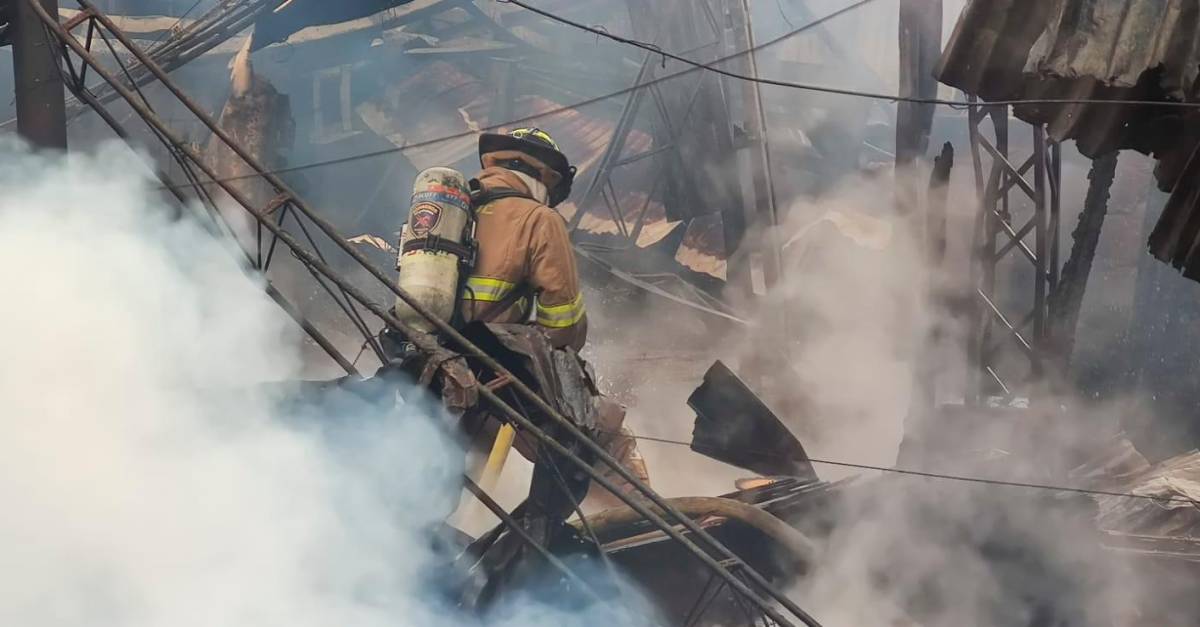 Incendio De Grandes Proporciones Consumi Una Bodega Y Una F Brica En