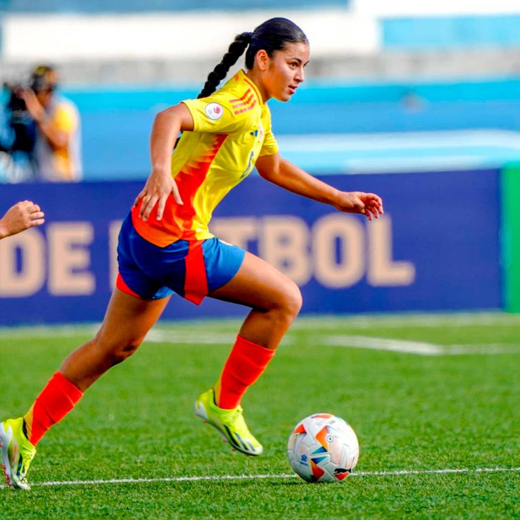 La volante antioqueña Liz Katerine Osorio, quien milita en el Atlético Nacional, es una de las jugadoras referentes de las sub-20 que disputa el Sudamericano en Ecuador. FOTO CORTESÍA FCF