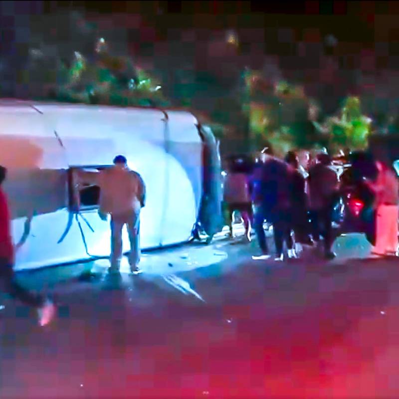Accidente con bus que se volcó en La Vega, Cundinamarca. Foto: captura de video