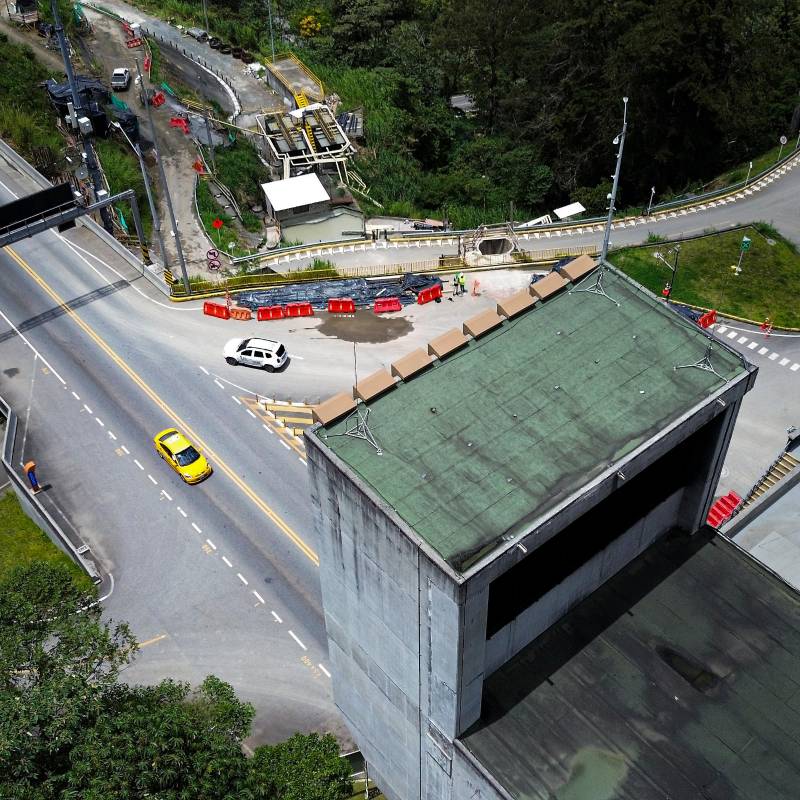 Tan solo por el Túnel de Oriente se estima que transiten 32.000 vehículos diarios en esta temporada. FOTO Manuel Saldarriaga