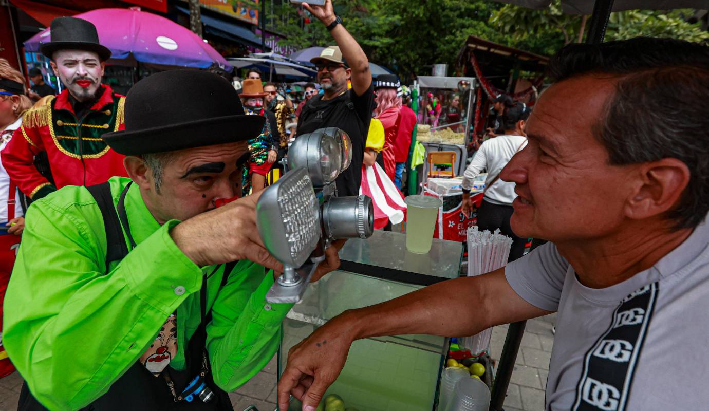 Este año, los escenarios están distribuidos en el Parque Biblioteca Tomás Carrasquilla de Robledo, el Parque Biblioteca Guayabal, el Cerro Nutibara donde está el Cirdo Medellín, así como en otros espacios de las comunas Santa Cruz, Manrique y Buenos Aires. Además, en los corregimientos de Santa Elena y San Antonio de Prado también habrá funciones. Foto: Manuel Saldarriaga Quintero.