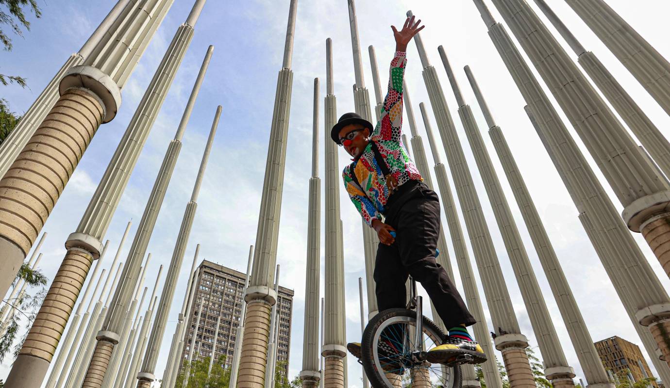 Ocho carpas de circo fueron instaladas estratégicamente en distintos puntos de Medellín, llevando el espectáculo a los barrios y permitiendo el acceso libre a una programación diversa y emocionante. Foto: Manuel Saldarriaga Quintero.