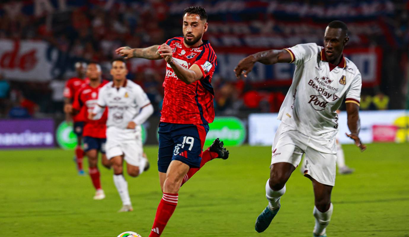 Francisco Fydriszewski intentó romper la solida defensa del Tolima, al final en el minuto 76 dio pasó Vinicuis. Foto: Manuel Saldarriaga Quintero.