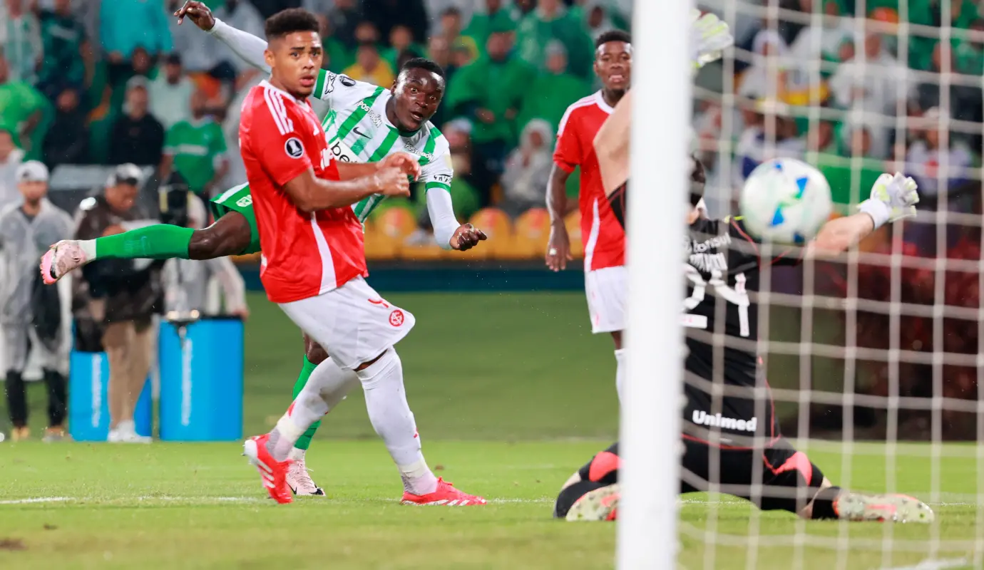 El equipo dirigido por Javier Gandolfi demostró un gran nivel de juego, principalmente en el primer tiempo, generando constantes oportunidades de gol y solidez defensiva. Foto: Manuel Saldarriaga Quintero.