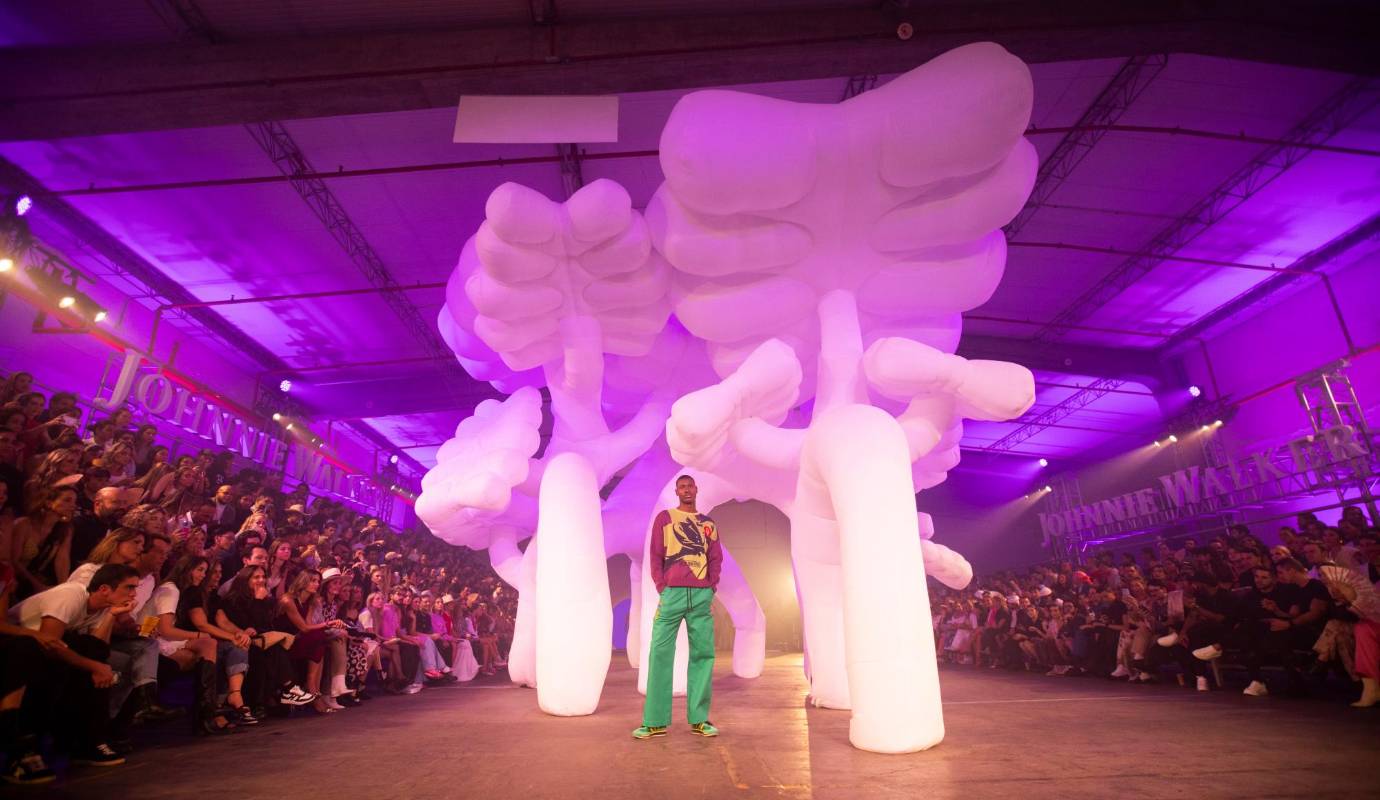 La pasarela se llamó The Cosmic Árbol y toma su nombre al ser una representación de la fuerza que conecta el ciclo de la vida desde la raíz, el fruto y las hojas. Foto: Esneyder Gutiérrez 