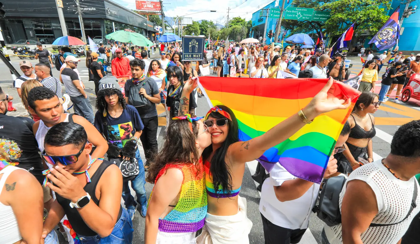La jornada, que se desarrolló en un ambiente festivo pero cargado de un profundo significado político y social, partió desde el Politécnico Jaime Isaza Cadavid y termino en el parque de Las Luces en el centro de la ciudad. Foto; Esneyder Gutiérrez 