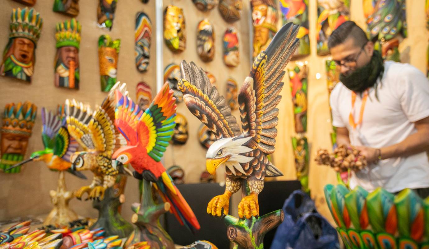 La feria permite a los visitantes conocer de cerca los oficios que han pasado de generación en generación y que forman parte del legado cultural de Colombia. Foto: Esneyder Gutiérrez