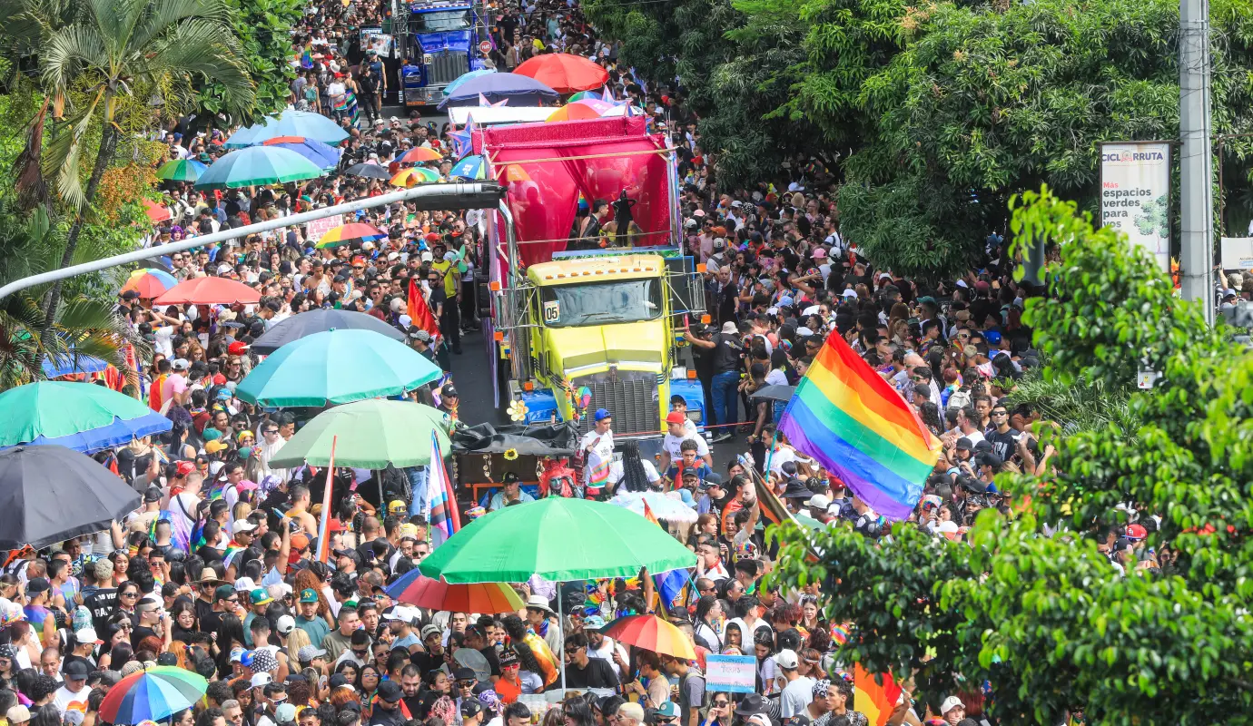 Medellín se vistió de colores, música y mensajes de inclusión durante la marcha del orgullo LGBTIQ+, también conocida como Pride Medellín, que se llevó a cabo con una masiva participación ciudadana. Foto; Esneyder Gutiérrez 