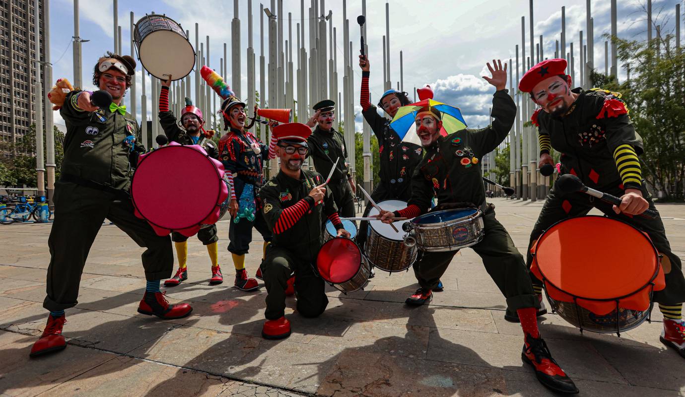 El festival cuenta con el respaldo de la secretaria de cultura de Medellín. El festival ha sido una apuesta cultural por acercar las artes escénicas a todos los rincones de la ciudad, promoviendo el arte como herramienta de encuentro, recreación y transformación social. Foto: Manuel Saldarriaga Quintero.