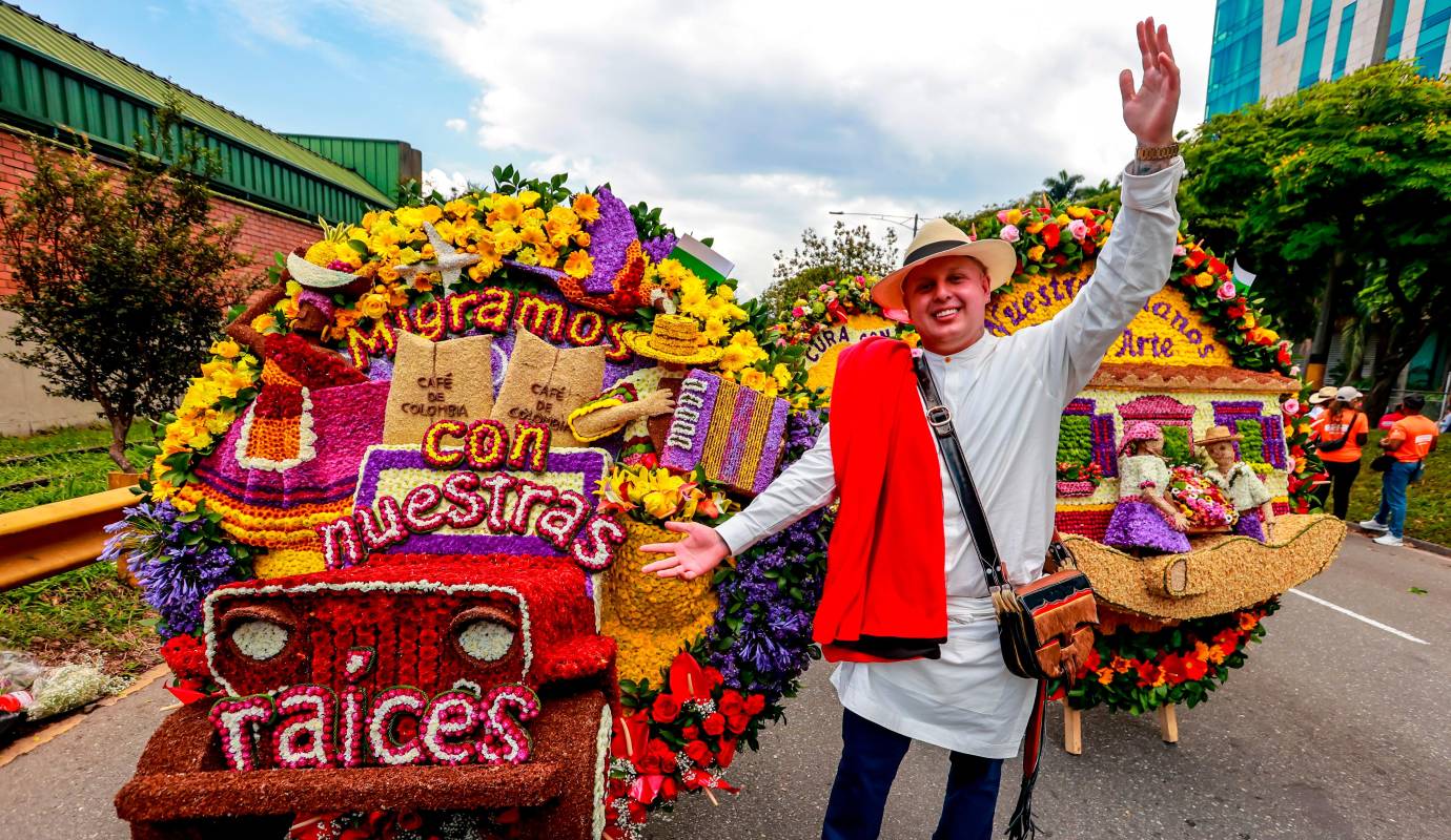 Cada arreglo floral, elaborado con paciencia y amor durante semanas, contó historias de tradición familiar y homenajeó la riqueza natural de la región. Foto: Manuel Saldarriaga Quintero