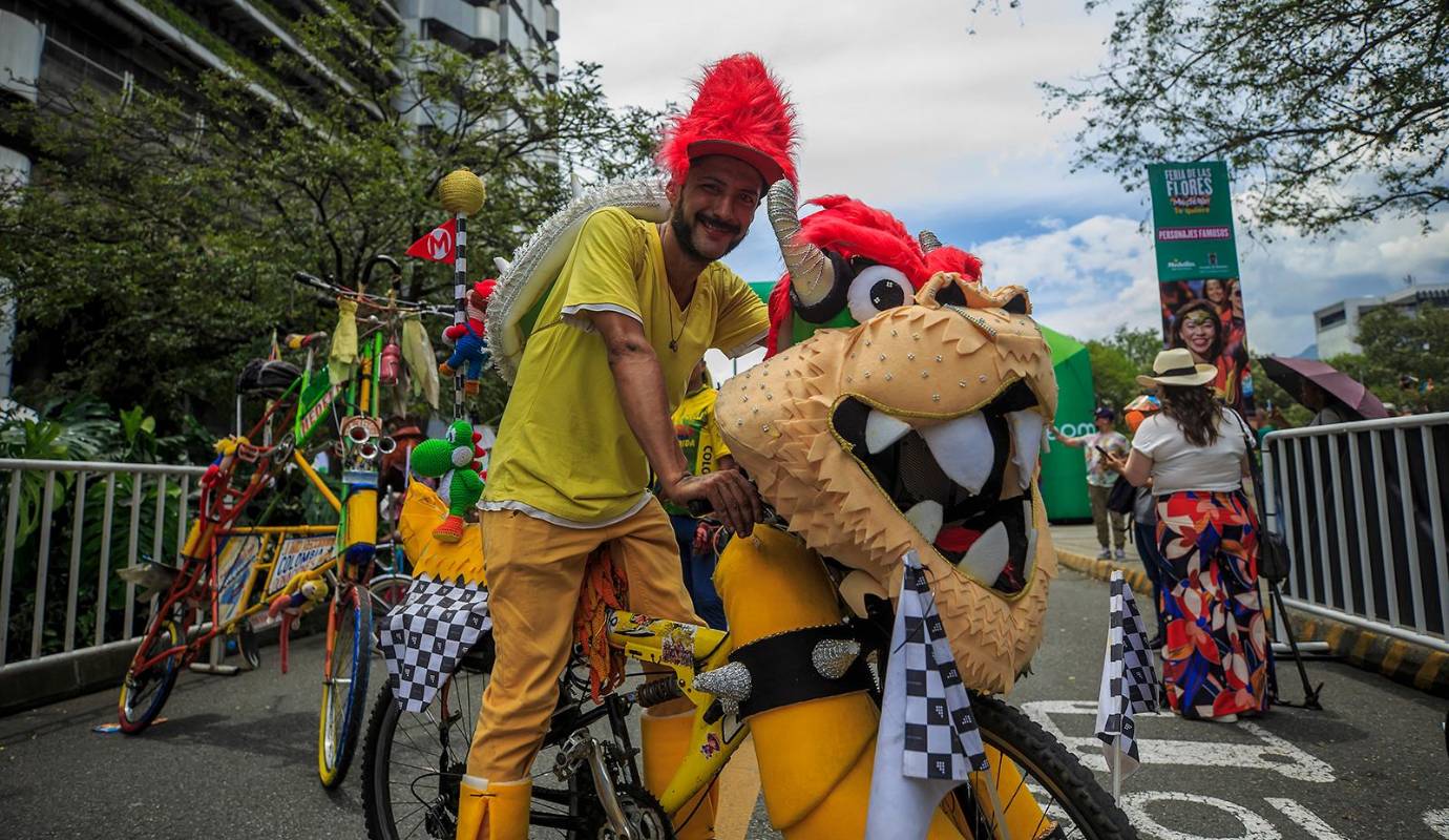 Si de inventiva paisa se trata, “La Feria a Ritmo de la Bicicleta” lo dejó más que claro. La creatividad de los participantes no tuvo límites, deslumbrando a toda Medellín con sus ingeniosas propuestas. Foto: Camilo Suárez Echeverry