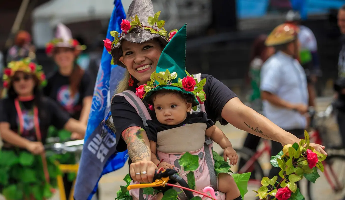Este desfile es mucho más que un simple paseo; es una manifestación colectiva que celebra la vida, promueve el cuidado del planeta y fortalece la unión de la comunidad. Foto: Camilo Suárez Echeverry
