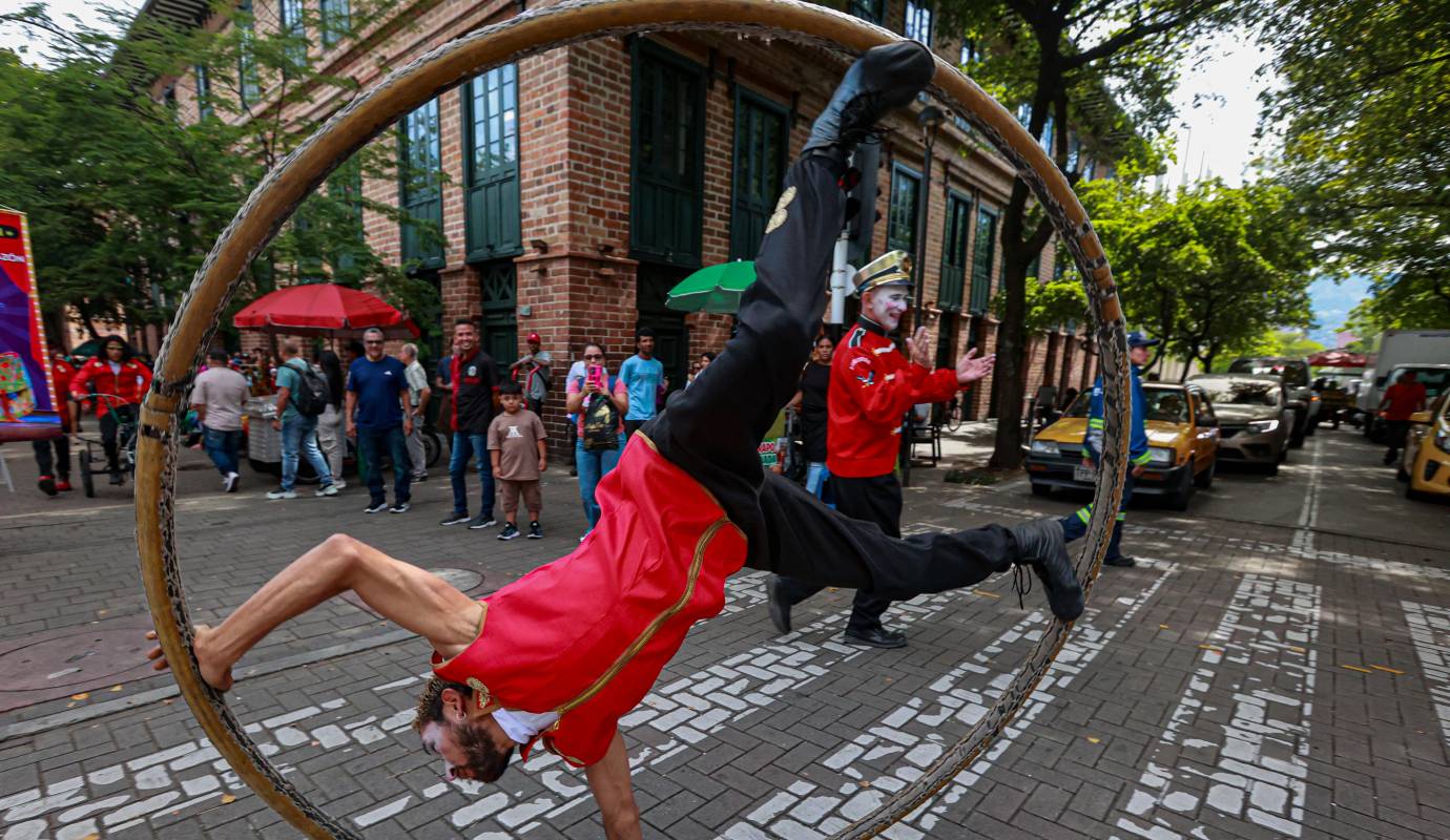 Con cada función, Medellín reafirma su compromiso con la cultura viva y cercana a la comunidad, llenando sus días de risa, aplausos y magia. Foto: Manuel Saldarriaga Quintero.