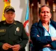 El coronel Carlos Feria es uno de los presuntos implicados en uno de los casos de corrupción en el gobierno de Gustavo Petro donde hubo un presunto abuso de autoridad en contra de Marelbys Meza, ex niñera de Laura Sarabia. Fotos: Captura de video y revista <i>Semana</i>