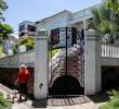 Prado, el único barrio patrimonial que tiene Medellín, ha perdido su vida residencial progresivamente en las últimas cuatro décadas. Sus vecinos resisten aislados por el caos del Centro y ante factores como la inseguridad. FOTOS: JULIO HERRERA