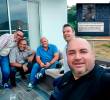 En la foto (de izq. a der.) aparecen Álvaro Villada; un abogado allegado; Miguel Quintero; Wílder Echavarría, exdirector de la EDU, y Jorge Enrique Liévano, ex gerente de Metroparques; todos complicados por testigos ante Fiscalía y otros órganos de control. Foto: cortesía y pantallazo de Noticias Caracol