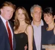 La cadena CNN publicó unas fotos en las que se ve al presidente de Estados Unidos, Donald Trump, con el depredador sexual, Jeffrey Epstein. FOTO: GETTY