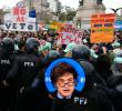 Durante la votación en la Cámara de Diputados hubo protestas en las afueras del Parlamento. FOTO AFP