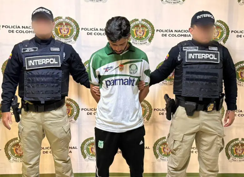El hombre fue detenido por agentes de Interpol en el país. FOTO: imagen tomada de redes.