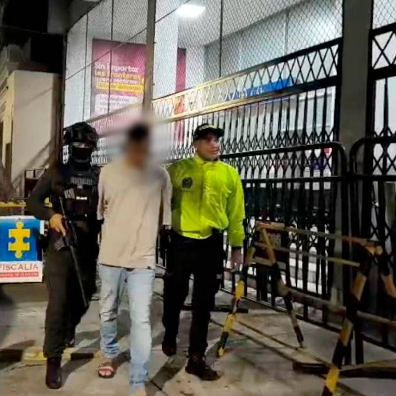 Los cinco implicados fueron capturados en una redada simultánea que se realizó en Medellín, Barranquilla y Malambo. FOTO: Cortesía Policía Nacional