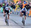 Primoz Roglic (derecha) es el actual campeón de la Vuelta a España, mientras que Juan Ayuso llega en buena forma. Este año ya ganó la Drôme Classic, el Trofeo Laigueglia y la Tirreno-Adriático. FOTO AFP