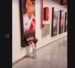 La pequeña hija de Kevin Castaño protagoniza un tierno video que es viral en redes sociales. FOTO: Captura de video
