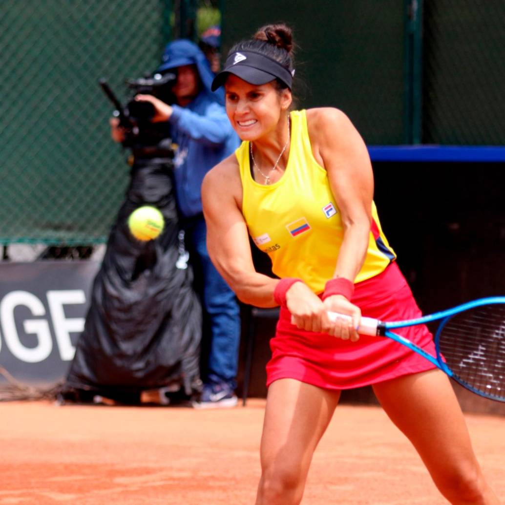 Maria Paulina Pérez abrió la jornada con una victoria ante la Peruana Francesca Maguina en dos sets, por marcadores de 6-4 y 6-1. FOTO Tomada de ‘X’: @fedecoltenis