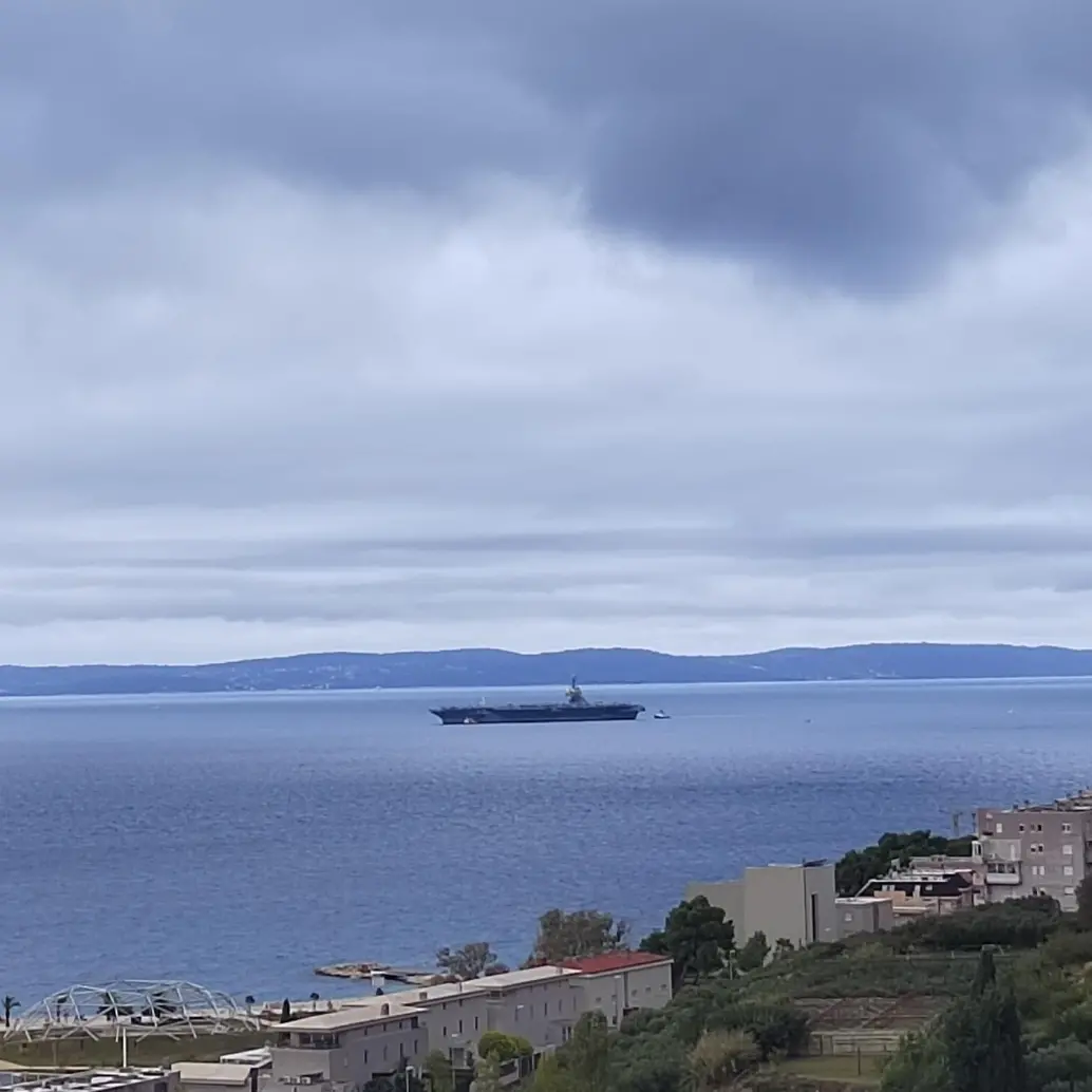 El buque de guerra de Estados Unidos USS Gravely realizará una visita a Trinidad y Tobago para llevar a cabo ejercicios militares conjuntos en las cercanías de la costa de Venezuela. FOTO: Tomada de Sips and Scales Fishing Charters. El buque de guerra de Estados Unidos USS Gravely realizará una visita a Trinidad y Tobago para llevar a cabo ejercicios militares conjuntos en las cercanías de la costa de Venezuela. FOTO: Tomada de Sips and Scales Fishing Charters.