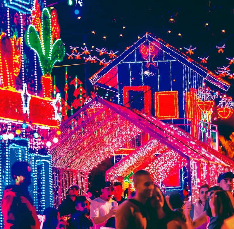 A pesar de que ver alumbrados es uno de los planes navideños por excelencia, en Medellín hay otras opciones como conciertos y obras de teatro. FOTO: Camilo Suárez