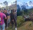 La comunidad salió a presionar a militares de la Tercera División del Ejército Nacional en Jamundí. Fotos: Capturas de videos
