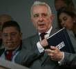 Álvaro Uribe Vélez hizo uso de su apelación de manera inmediata y argumentó que todo se trata de un “juicio político” en su contra, luego de conocer la condena de 12 años de prisión domiciliaria. FOTO: Colprensa