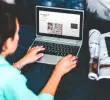 La búsqueda de empleo en Colombia ha migrado a plataformas digitales como LinkedIn y canales de WhatsApp informativos. FOTO: GETTY