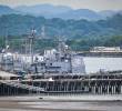 <span class=mln_uppercase_mln>El</span><b><span class=mln_uppercase_mln> buque de guerra USS Lake Erie (CG 70) de la Armada de EE. UU. atraca en el puerto de Balboa, en la Ciudad de Panamá, el 28 de agosto de 2025. FOTO: AFP</span></b>