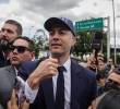 Daniel Quintero llegando a la Regstraduría para inscribir su candidatura a la Presidencia por el Pacto Histórico, el 26 de septiembre. FOTO: COLPRENSA