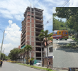 Autoridades en Envigado cerraron dos carriles en la Avenida Las Vegas. FOTOS: EL COLOMBIANO