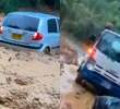 Los vehículos fueron arrastrados durante varios metros debido a la fuerza de las lluvias. Foto: Captura de video
